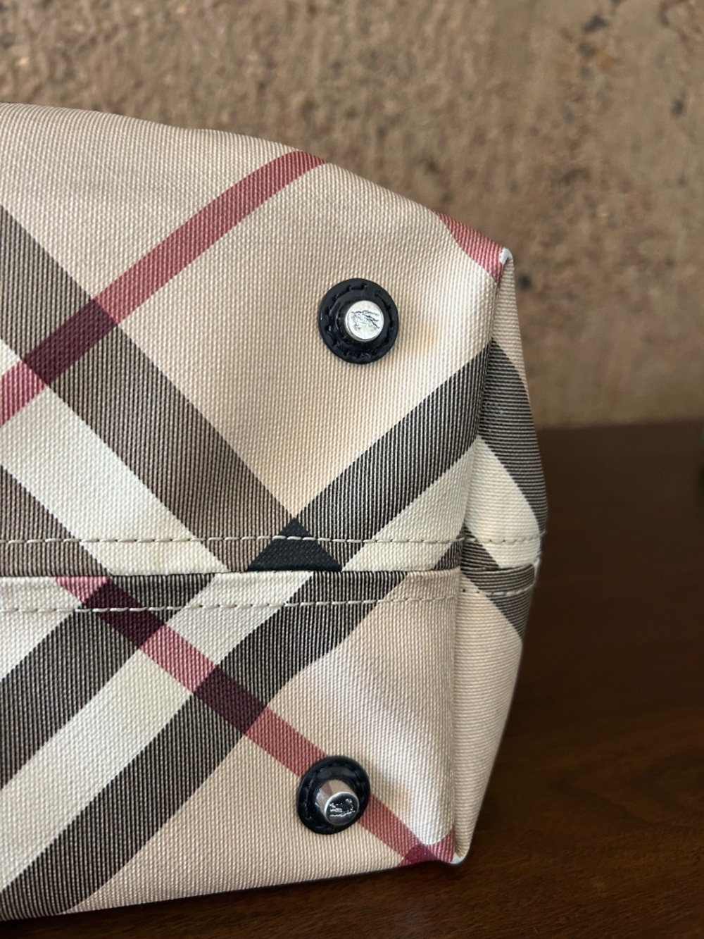 Burberry Classic Nova Check Large Tote Bag | Black Trim - Picture 10 of 16